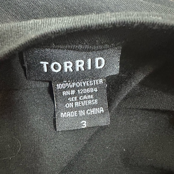 Torrid black top with white stripes and floral print size 3-3X/22-24 - Picture 7 of 9